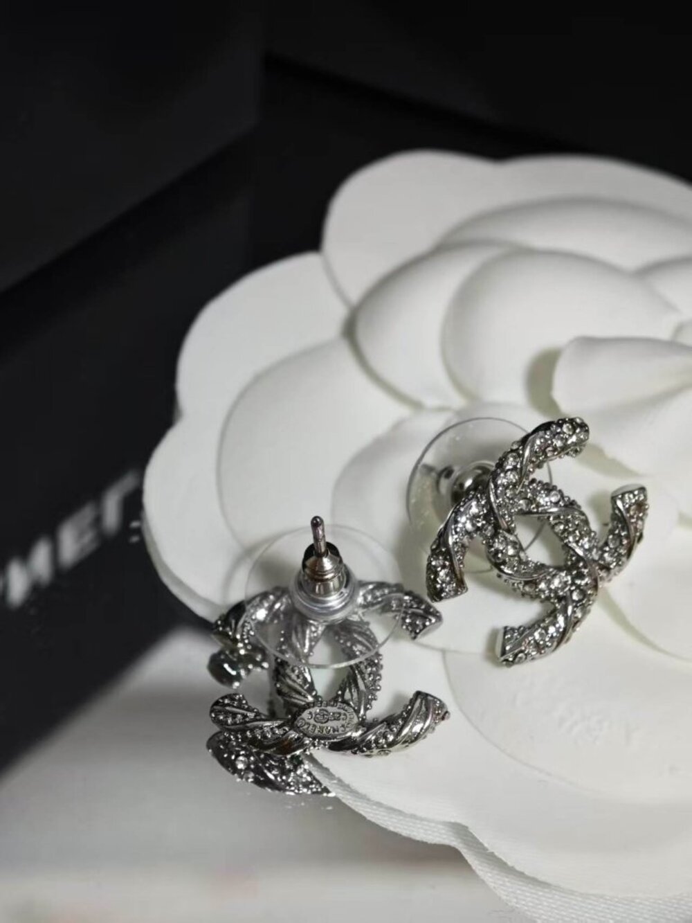 CHANEL Earring With Box - Picture 3 of 3